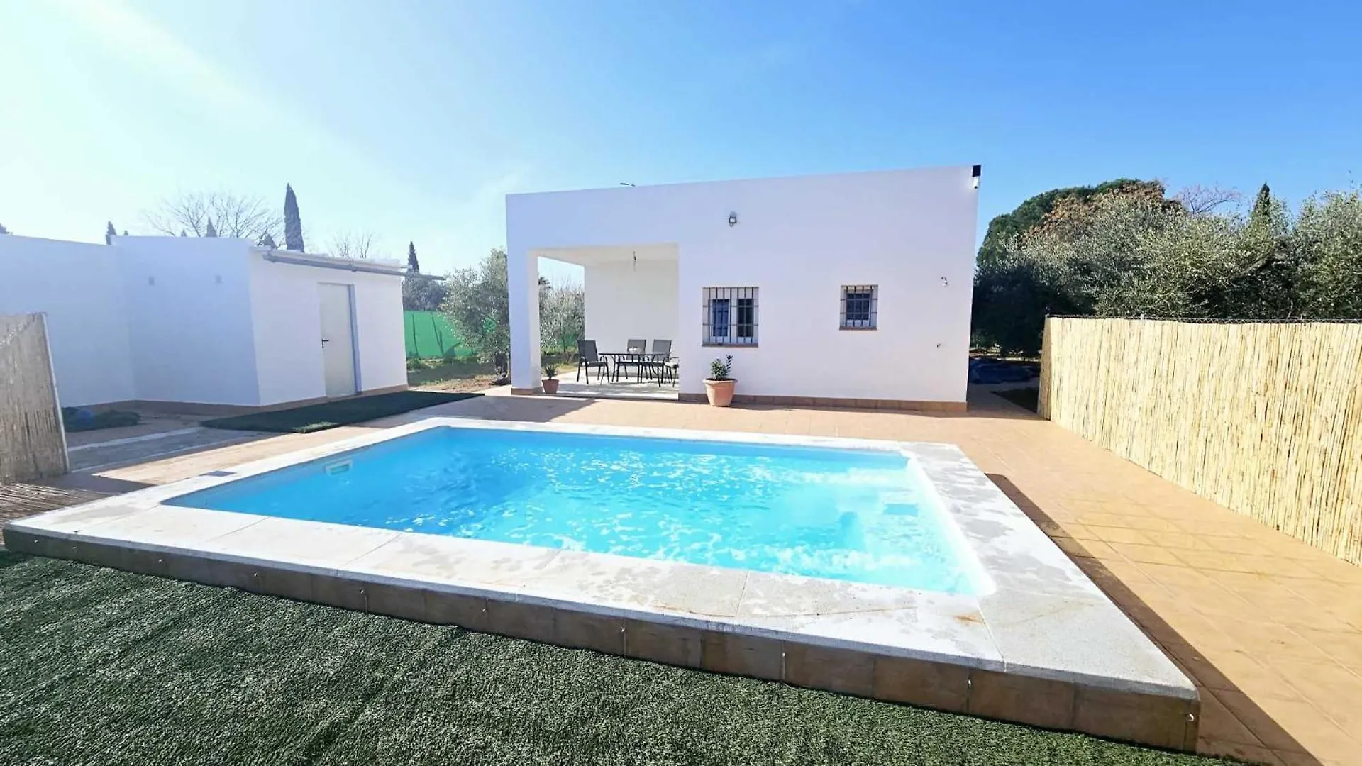 Casa Rural Olivera La Puebla de Cazalla 0*,